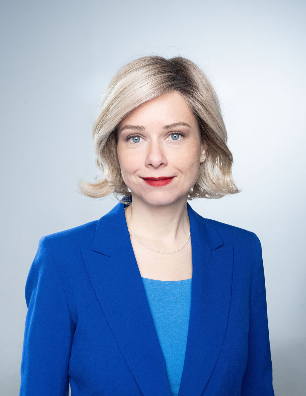 Kelly, three-quarter media-kit portrait